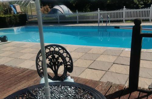 Camborne House | 1 Bed Cottage-Sleeps 3-Pool-Pets-near St Ives