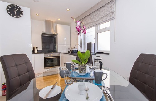 Plymouth Apartment | 1 Bed- Drake's Den by Pureserviced