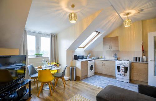 Leeds Apartment | 1 bed Flat 'Charlie' in Dewsbury Rd Leeds
