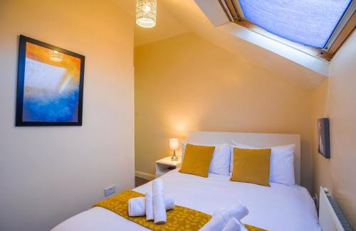 Leeds Apartment | 1 bed Flat 'Charlie' in Dewsbury Rd Leeds