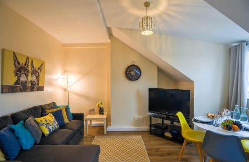 Leeds Apartment | 1 bed Flat 'Charlie' in Dewsbury Rd Leeds