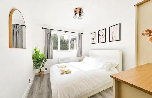 Whittington Apartment | 1 Bed flat in London with Free Parking