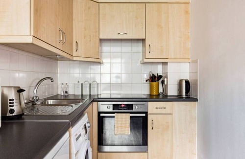 Cathedrals Apartment | 1-Bed Flat in Vibrant Lambeth