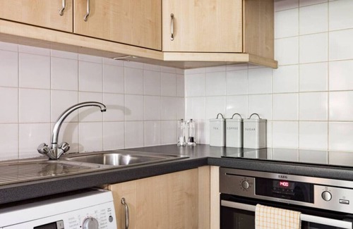 Cathedrals Apartment | 1-Bed Flat in Vibrant Lambeth