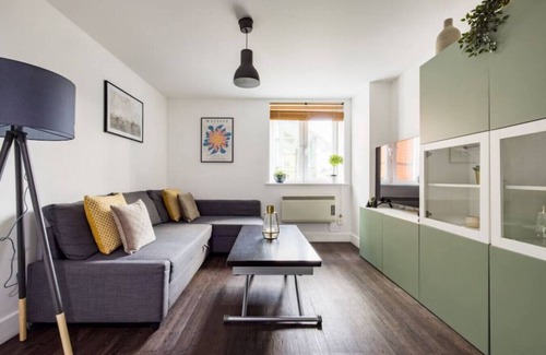 Cathedrals Apartment | 1-Bed Flat in Vibrant Lambeth