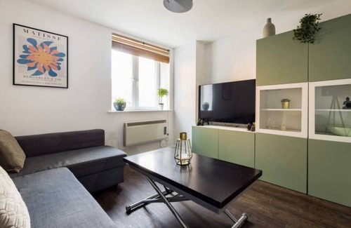 Cathedrals Apartment | 1-Bed Flat in Vibrant Lambeth