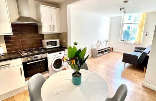 Highbury West Apartment | 1 Bed Flat London a step to Emirates Stadium