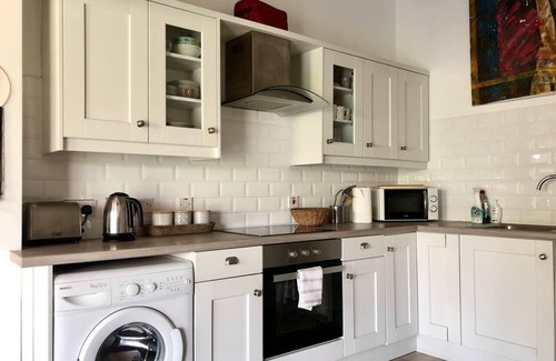 Ballygally Apartment | 1 Bed Flat - Sleeps 5 - Parking - Garden - Pets