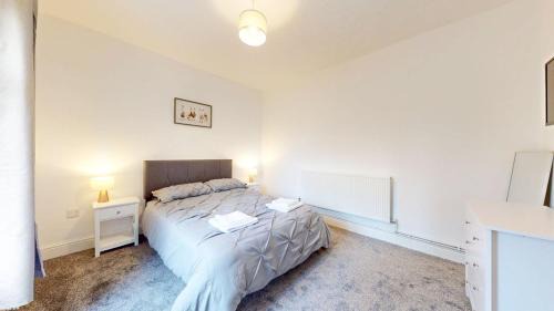 Clydach Apartment | 1 Bed Flat Swansea -free parking