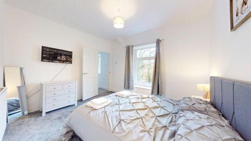 Clydach Apartment | 1 Bed Flat Swansea -free parking
