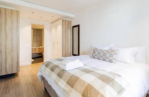 Century City Apartment | 1 bed flat with Mountain view