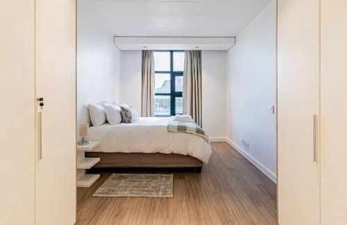 Century City Apartment | 1 bed flat with Mountain view