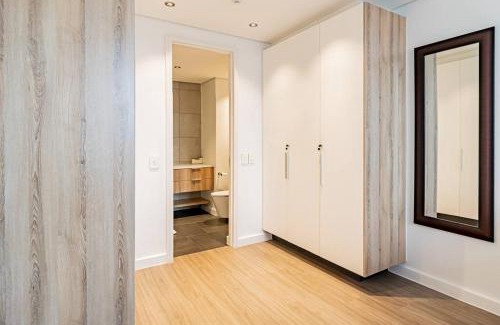 Century City Apartment | 1 bed flat with Mountain view