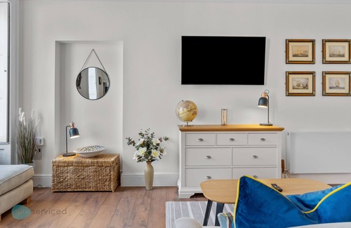 Devonport Apartment | 1 Bed- Frobisher By Pureserviced