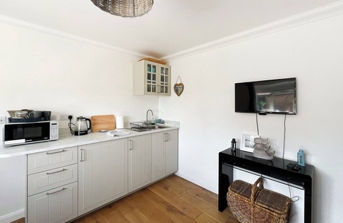 Pagham Cottage | 1 bedroom accommodation in Pagham near Bognor Regis