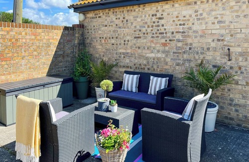 Pagham Cottage | 1 bedroom accommodation in Pagham near Bognor Regis