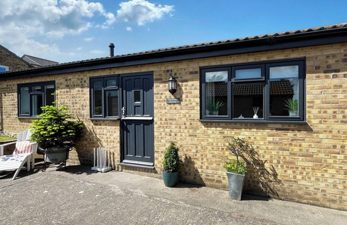 Pagham Cottage | 1 bedroom accommodation in Pagham near Bognor Regis