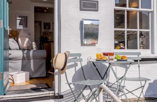Aberdovey House | 1 Bed in Aberdovey 79148