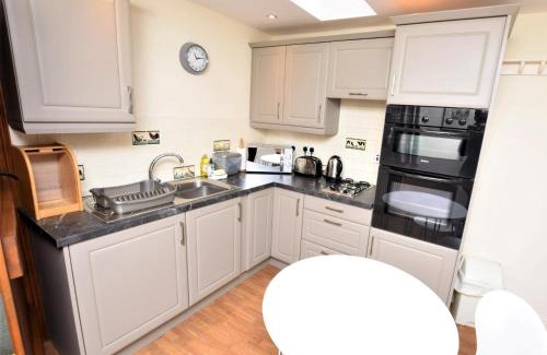 Hope Valley House | 1 Bed in Bradwell PK849