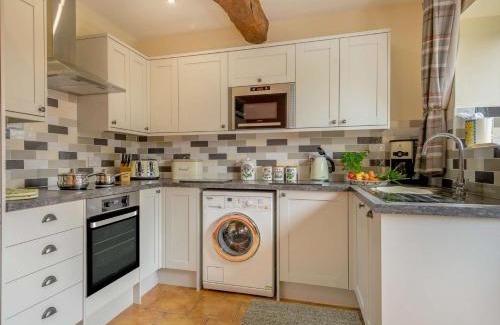 Brecon House | 1 Bed in Brecon BN015