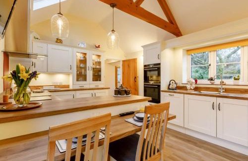 Eleighwater House | 1 Bed in Chard 91135