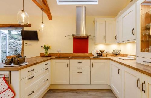 Eleighwater House | 1 Bed in Chard 91135