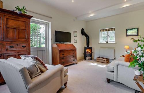 Sturminster Newton House | 1 Bed in Fifehead Neville 95771