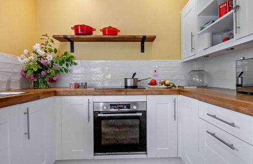 Sturminster Newton House | 1 Bed in Fifehead Neville 95771