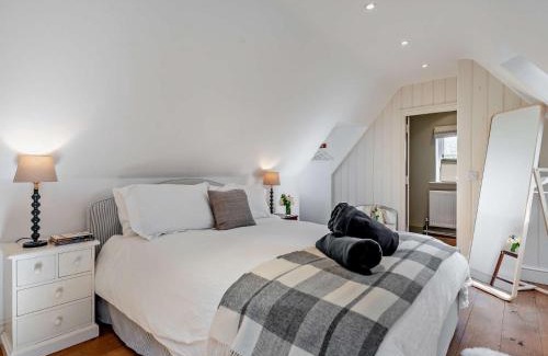 Sturminster Newton House | 1 Bed in Fifehead Neville 95771