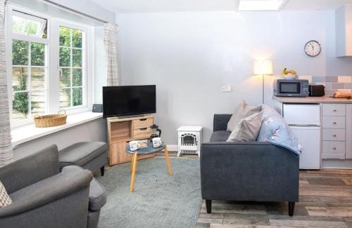 Freshwater House | 1 Bed in Freshwater 73929