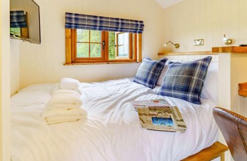 Lamphey House | 1 Bed in Freshwater East 83421