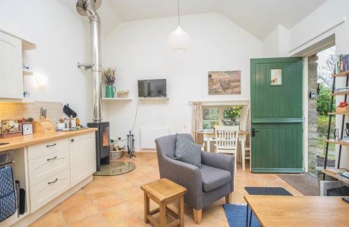 Bridport House | 1 Bed in Netherbury DC021