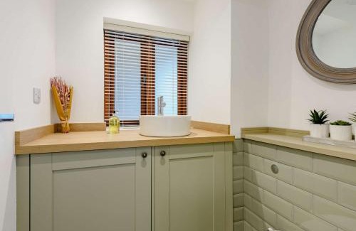 Holworth House | 1 Bed in Wool 88099