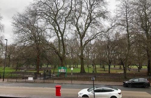St. Mary's Park Apartment | 1 Bed-Park View-Balcony-WiFi-Pet Friendly