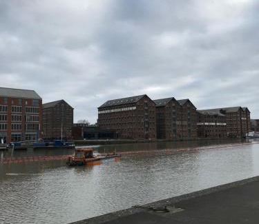Gloucester Apartment | 1 bed river apartment on the docks