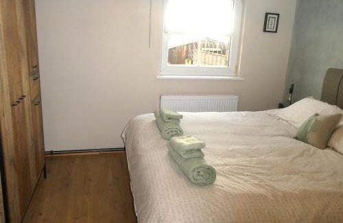 Bethania House | 1 Bed Rural cottage between the mountains and Sea in West Wales