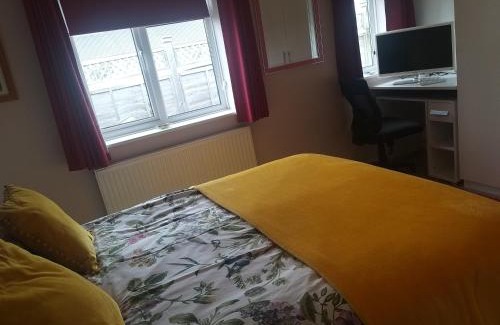 Peacehaven Apartment | 1-Bed Seaside Retreat - Sleeps 2 Parking & Garden