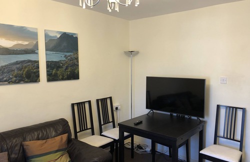 Roehampton Apartment | 1 Bed-sleeps 4-free Parking-15 Min to Putney