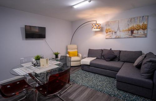 St Albans House | 1 Bed-Sleeps 4-Private Garden-Free Parking