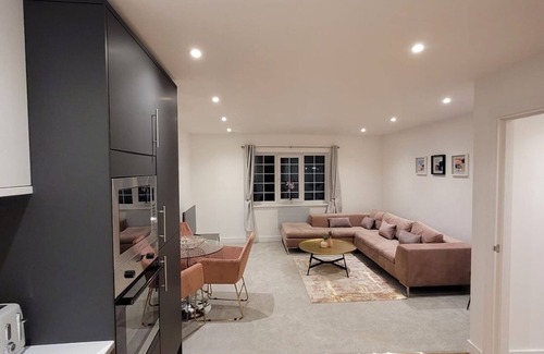 Wainscot Apartment | 1 Bed Spacious Flat In A Central Location In Strood Rochester
