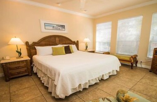 Bradenton Beach Hotel | 1 Bedroom, 1 Bathroom Deluxe Partial Bay View.NO PETS