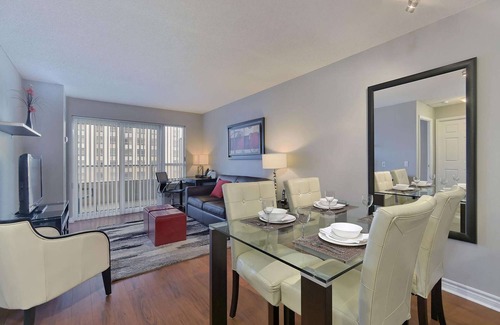 Hurontario Apartment | 1 Bedroom/1 Bathroom Suite