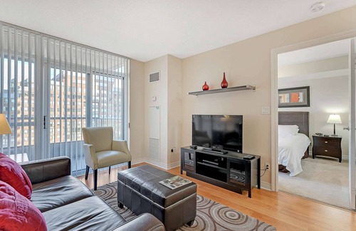 Downtown Mississauga Apartment | 1 Bedroom/1 Bathroom Suite