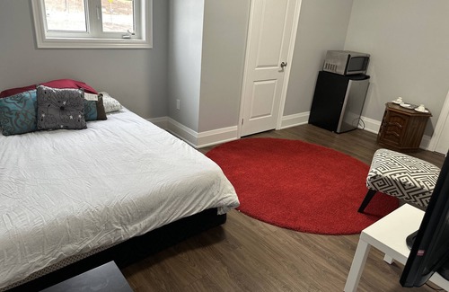 Brampton Apartment | 1 Bedroom 1 Washroom Private unit in a house
