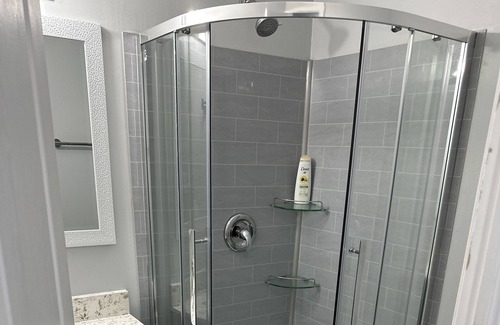 Brampton Apartment | 1 Bedroom 1 Washroom Private unit in a house