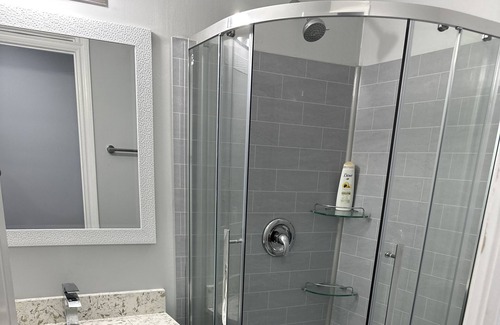 Brampton Apartment | 1 Bedroom 1 Washroom Private unit in a house