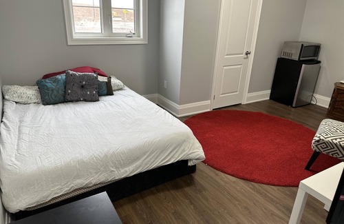 Brampton Apartment | 1 Bedroom 1 Washroom Private unit in a house