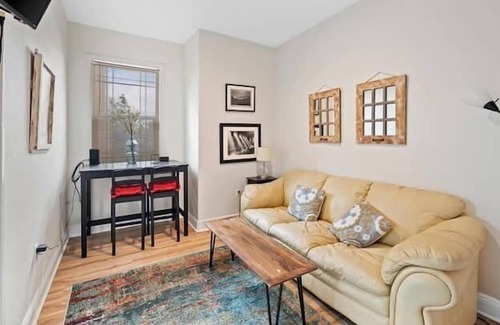 Gillespie Park Apartment | 1 Bedroom 647793 by Houzlet
