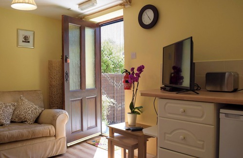 Weston-super-Mare Cottage | 1 bedroom accommodation in Lympsham, near Weston-super-Mare