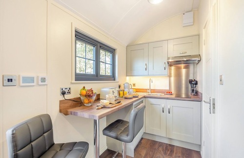 Overton-on-dee Cottage | 1 bedroom accommodation in Bangor-on-Dee